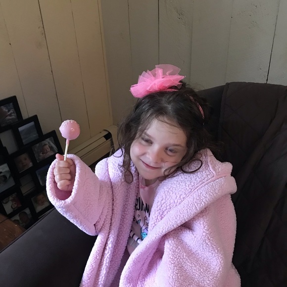 Meet your Posher, Courtney - Picture 3 of 3